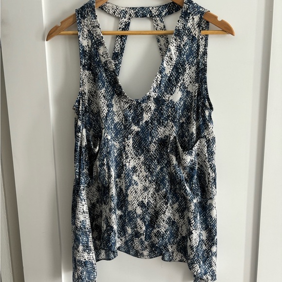 Summer top from BCBG - Picture 4 of 4